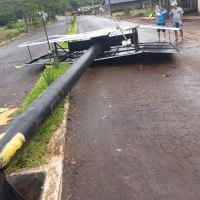 Temporal causa estragos em Ametista do Sul