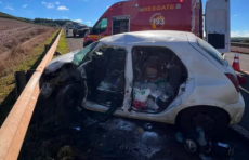 Homem morre após colisão frontal entre carro e caminhão na BR-470, em Lagoa Vermelha