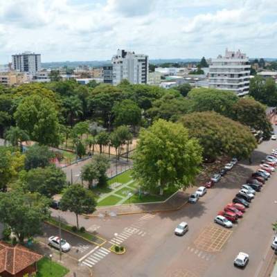 Carro é arrombado no centro de Santo Ângelo 