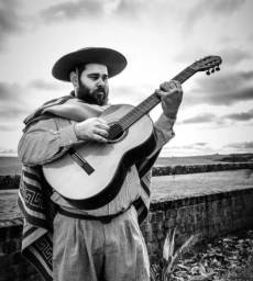Músico e professor Leonardo Cezarotto morre aos 34 anos após parada cardiorrespiratória
