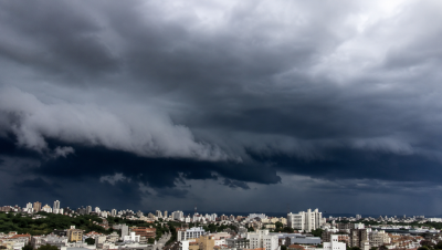 Temporais causam danos em 21 cidades do RS; 125 municípios registram falta de luz
