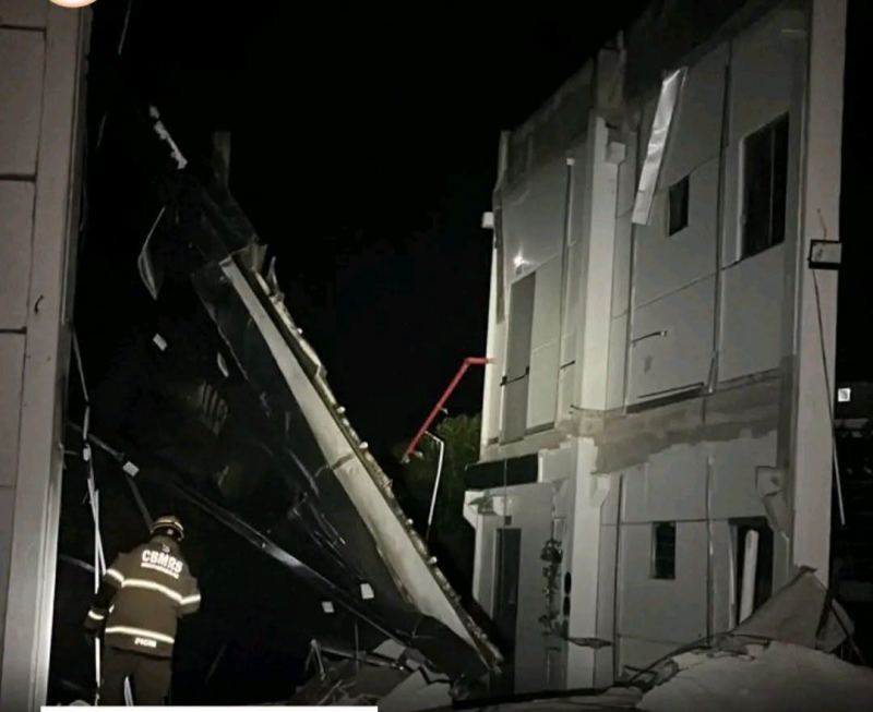 Prédio comercial sofre desabamento parcial no Centro de Santa Rosa
