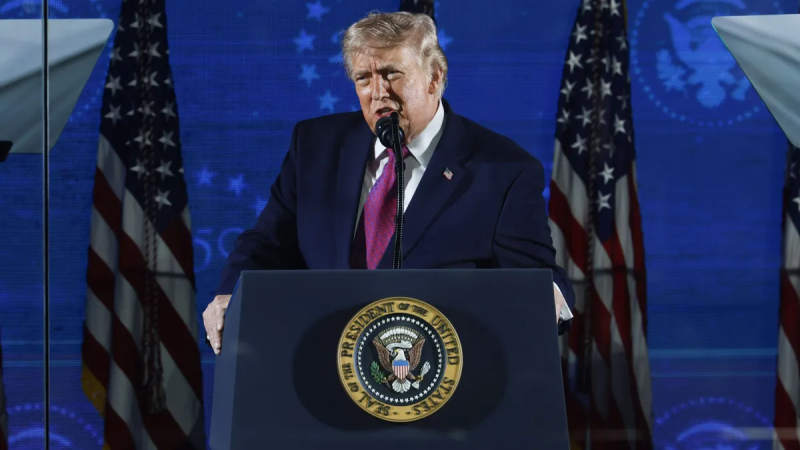 Trump alerta Irã para forte retaliação após mortes de militares dos EUA
