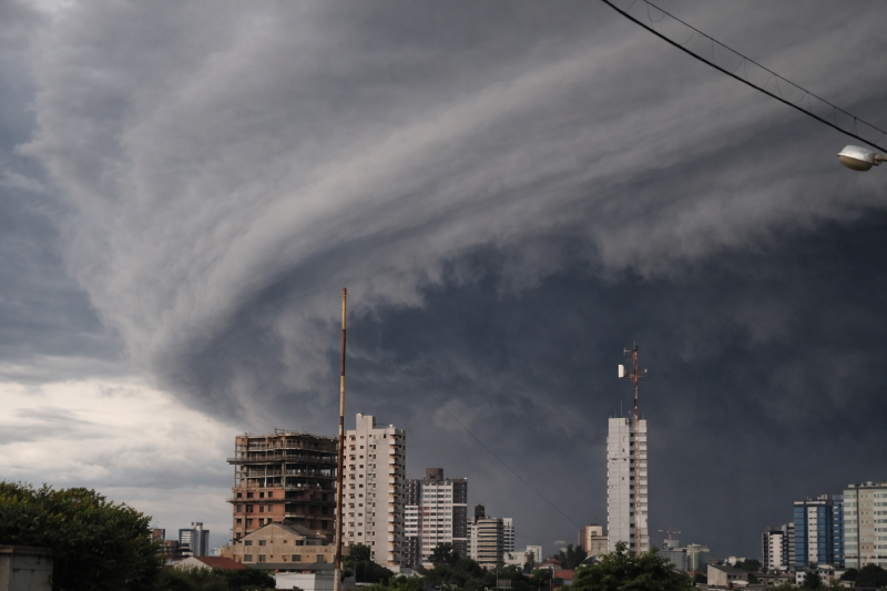 Temporais deixam 49 cidades com danos no RS; Inmet mantém alerta
