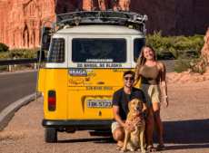 Conheça casal do RS que está há 8 anos na estrada, já conheceu mais de 20 países e vai de Kombi até o Alasca