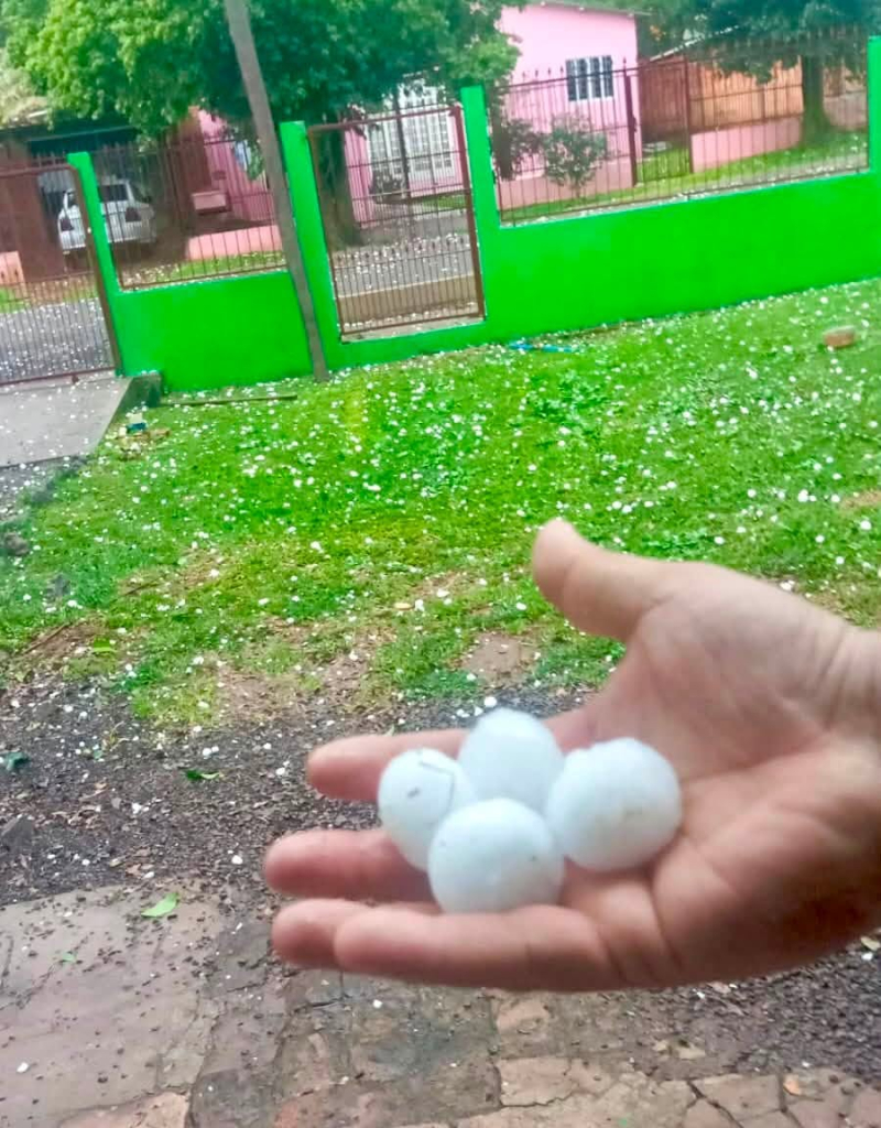 Granizo causa danos em residências no município de Santo Antônio das Missões