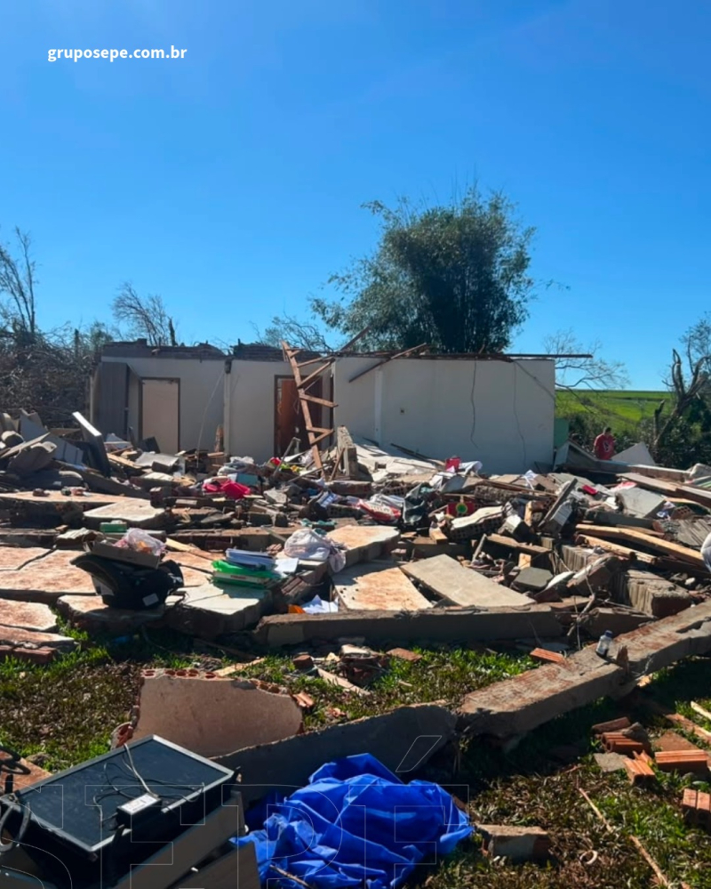 Família faz campanha após perder tudo em tornado em Giruá