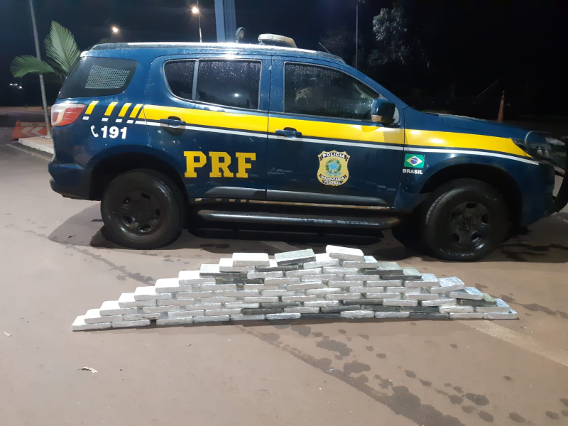 PRF prende mulher com 81 quilos de cocaína na BR-285, em Ijuí
