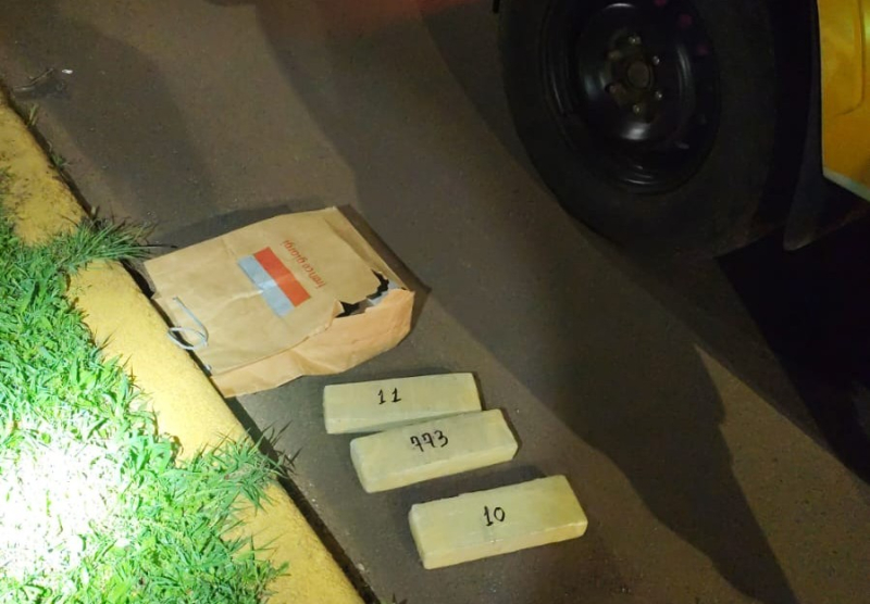 Motociclista foge da PRE e abandona 2,3 kg de maconha em Santo Ângelo