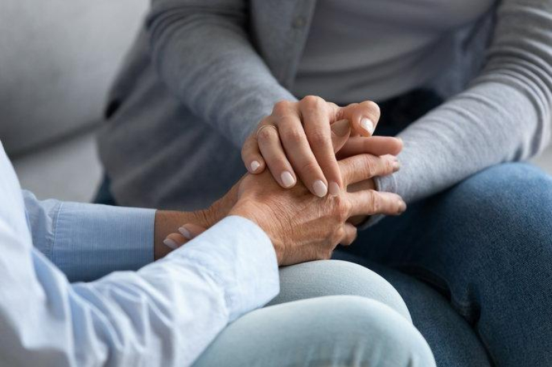 Como ajudar alguém que apresenta pensamentos suicidas