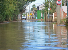 Chuva excessiva eleva risco de enchentes no RS
