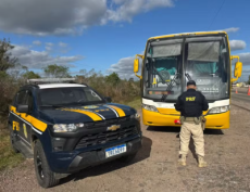 Foragido da Justiça de SP por tráfico de drogas é preso dentro de ônibus na BR-293, no RS