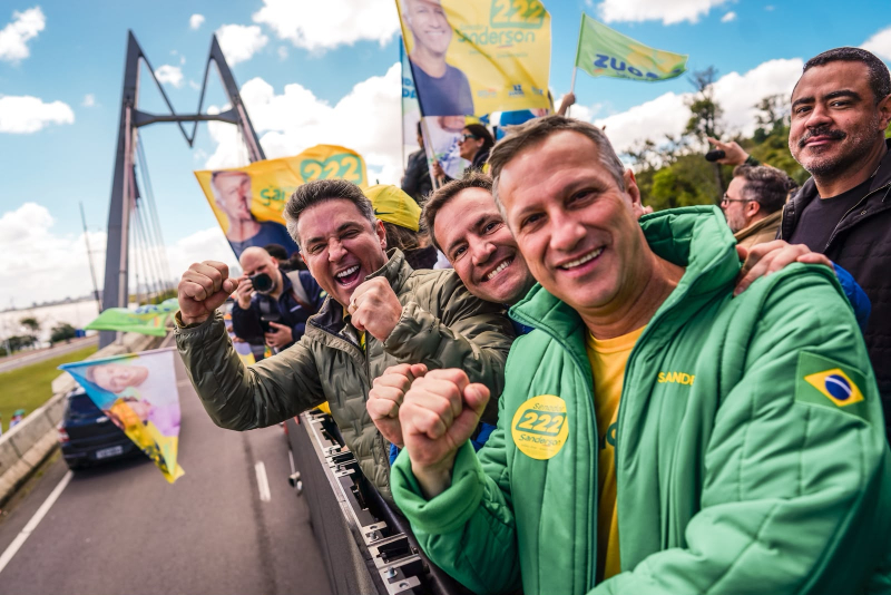 Zucco percorre Porto Alegre em caravana e reforça presença nas ruas