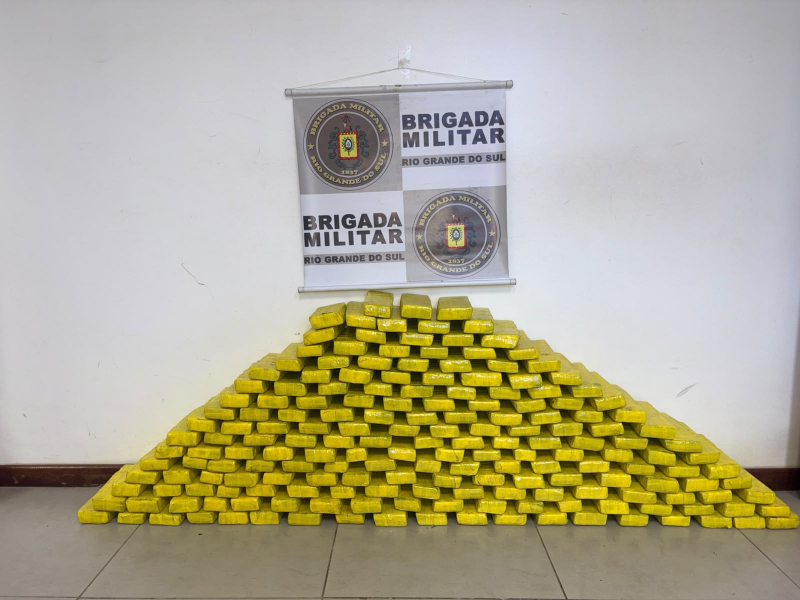 Dupla é presa com cerca de 110 kg de maconha em Santiago