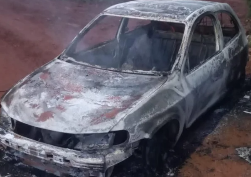 Corpo carbonizado é encontrado dentro de carro em Coronel Bicaco, no RS
