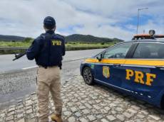 Motorista morre após caminhonete sair da pista na BR-158, em Panambi