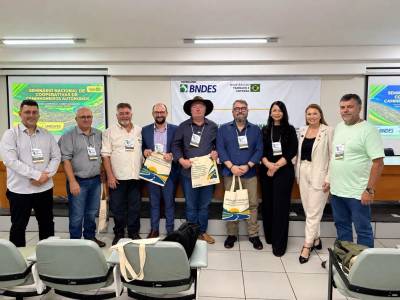 Seminário nacional debate futuro dos caminhoneiros autônomos em Brasília