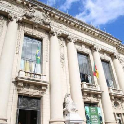 Governo do Estado paga salários de quem ganha até R$ 1,8 mil nesta sexta-feira