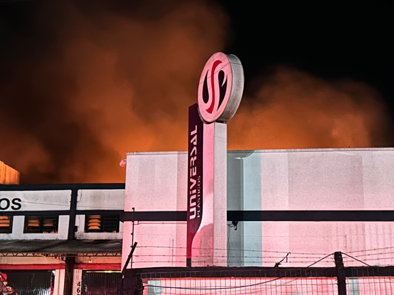Novo foco de incêndio mobiliza Bombeiros na Universal Plásticos em Santo Ângelo