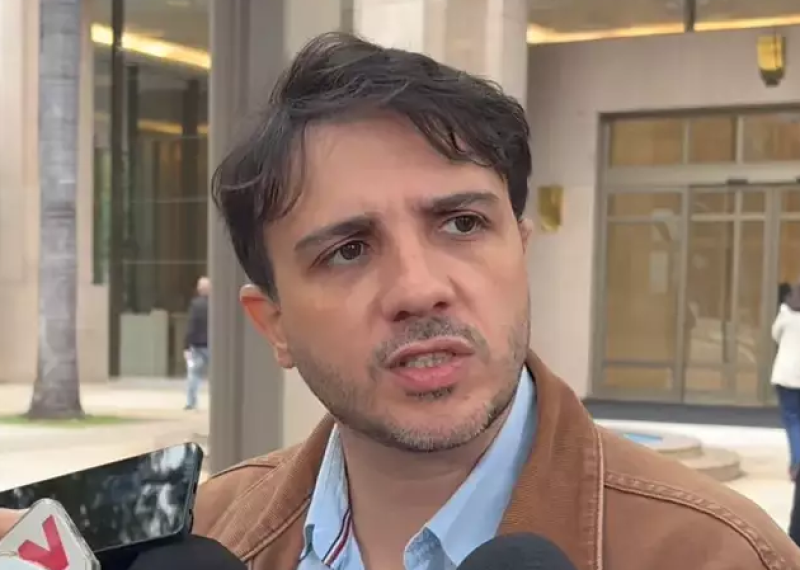 Após repúdio de Frejat, Renan Santos diz que seguirá usando