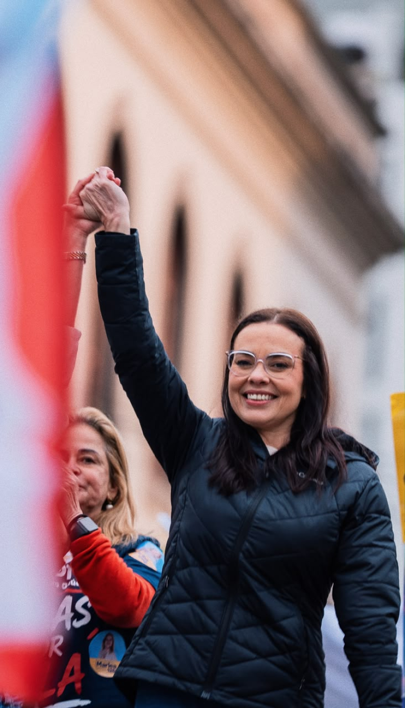 Campanha de Juliana Brizola leva ao Ministério Público Eleitoral denúncia de ataques coordenados na reta final do 1º turno