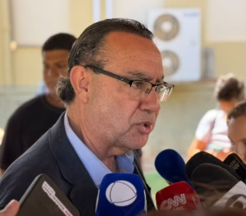 Augusto Cury vota no interior de SP, defende projeto e critica polarização