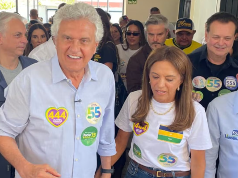 Ronaldo Caiado vota em Goiás e destaca experiência na vida pública
