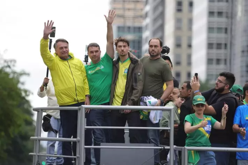 Veja quem da família Bolsonaro foi eleito em 2026