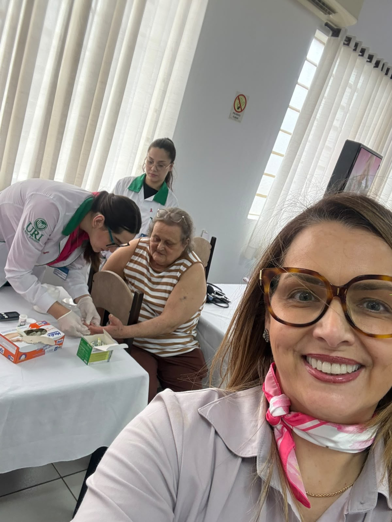 URI participa de ação de conscientização sobre câncer de mama no Outubro Rosa