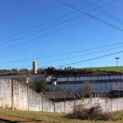Briga entre visitantes resulta em esfaqueamento na Penitenciária Modulada de Ijuí