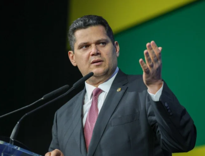 Alcolumbre sinaliza que pode acelerar 6x1