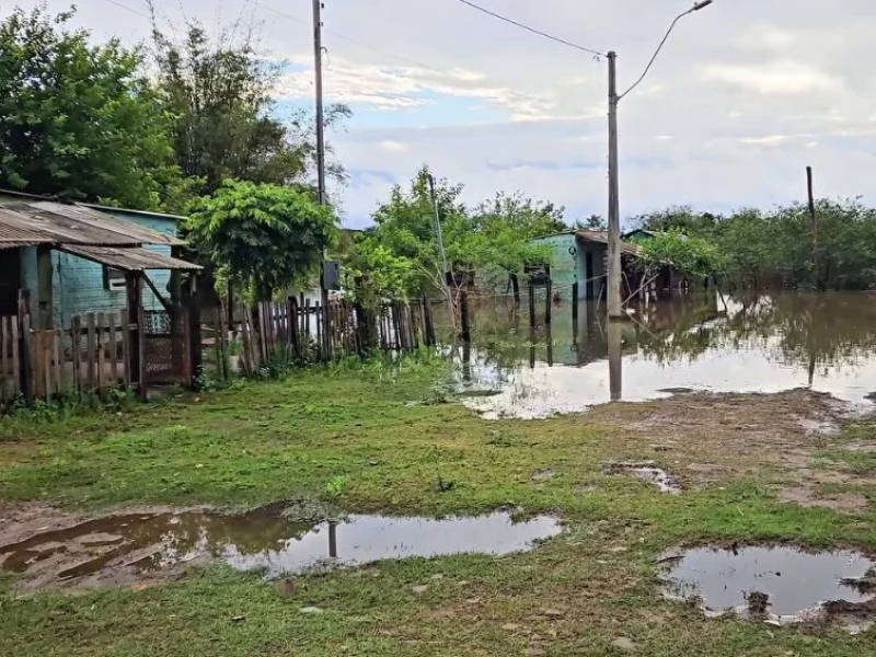 Rio Uruguai segue em alerta de inundação e mantém 484 pessoas fora de casa