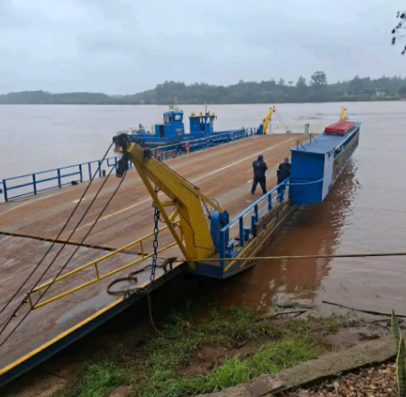 Elevação do nível do rio suspende travessia de balsa entre Brasil e Argentina