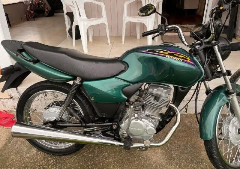 Brigada militar recupera motocicleta furtada em área de mata no bairro Menezes