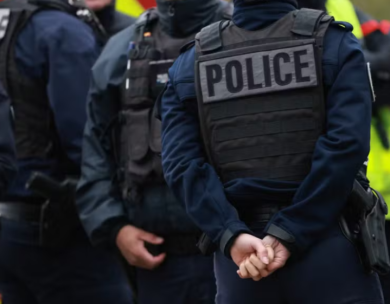 França mobiliza 70 mil policiais e usará drones e helicópteros para conter violência nos protestos