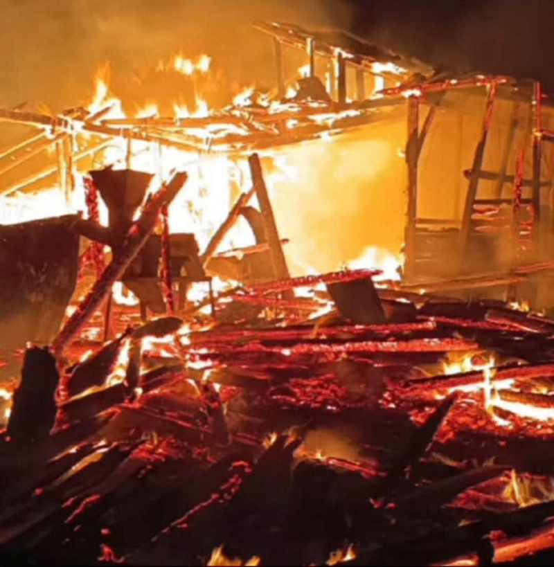 Raio pode ter provocado incêndio em galpão em Campina das Missões