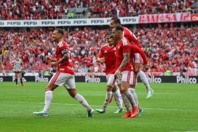 Inter goleia Botafogo no Beira-Rio e deixa zona de rebaixamento