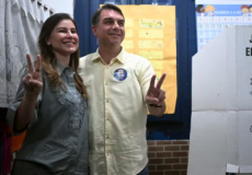 Candidato à Presidência Flávio Bolsonaro vota no Rio de Janeiro
