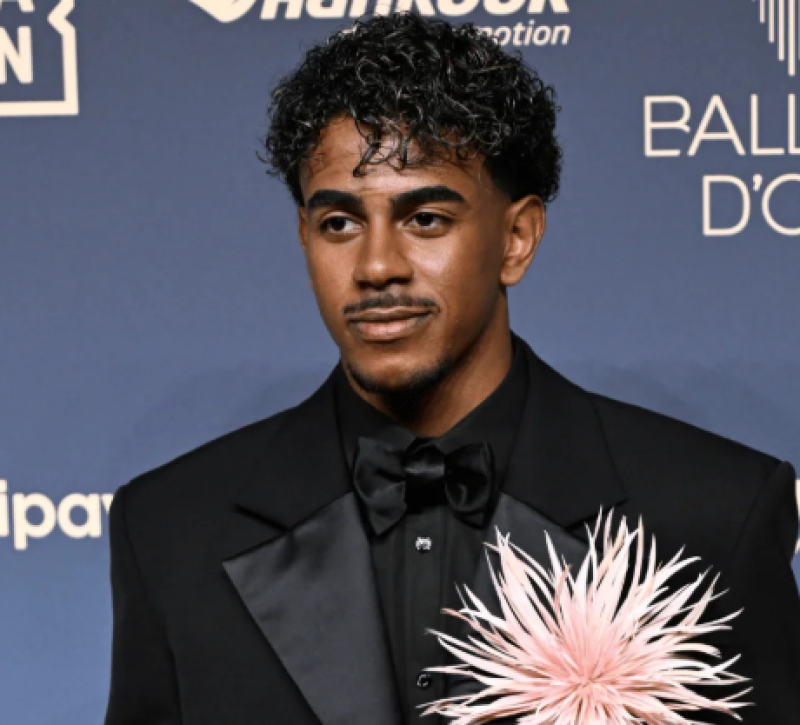 Bola de Ouro: Yamal é eleito o melhor jogador do mundo na categoria sub-21