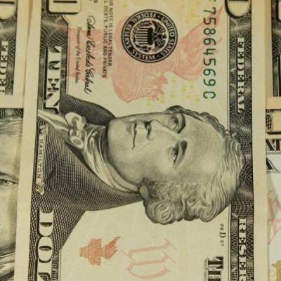 Mesmo com anúncio de intervenção do BC, dólar fecha em alta, aos R$ 4,58