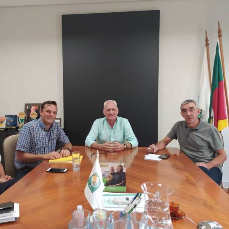 Representante da embaixada dos EUA visita o Sindicato Rural de Santo Ângelo