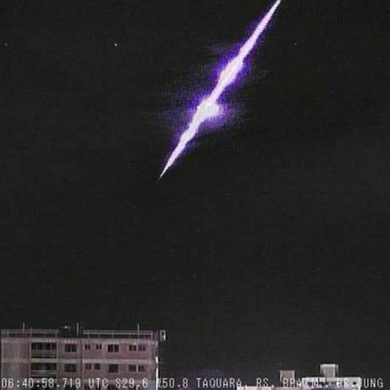 Câmeras registram queda de meteoro no RS