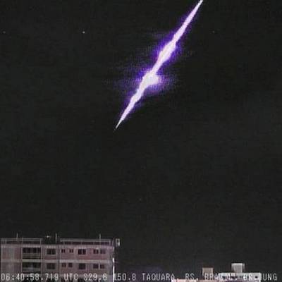 Câmeras registram queda de meteoro no RS