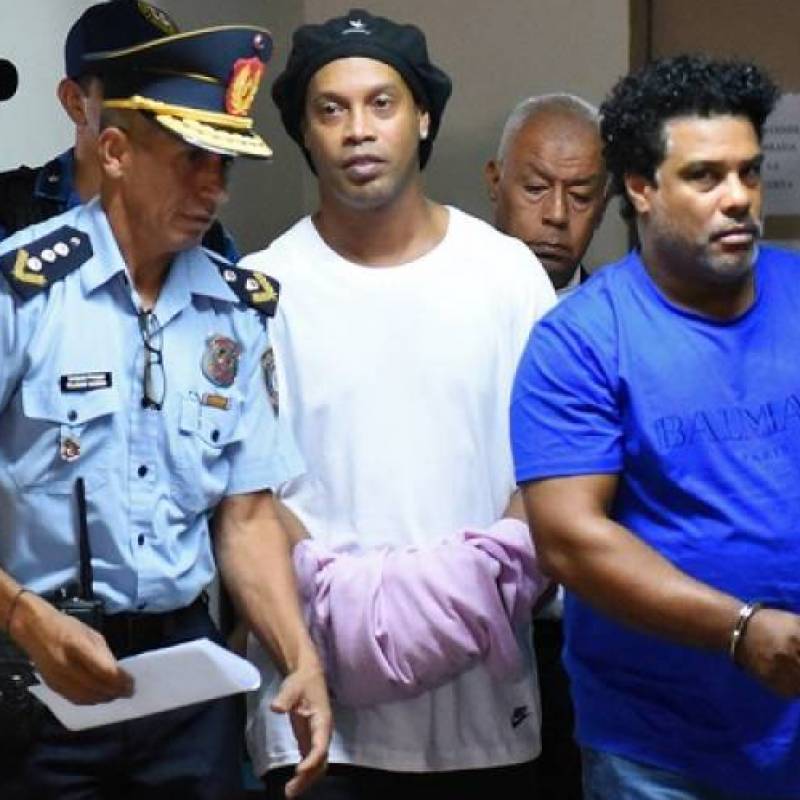 Justiça do Paraguai decide manter Ronaldinho Gaúcho e Assis presos