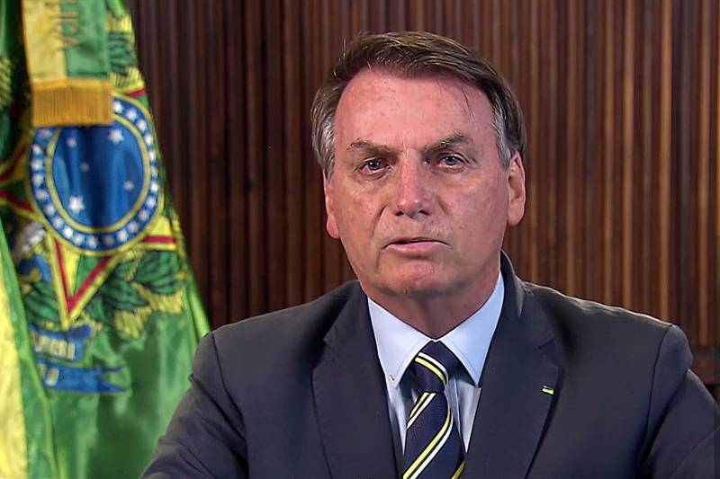 Bolsonaro revoga artigo que suspendia contrato de trabalho por 4 meses