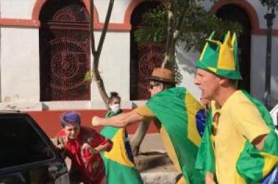 Polícia busca imagens para identificar manifestantes que agrediram mulher em Porto Alegre