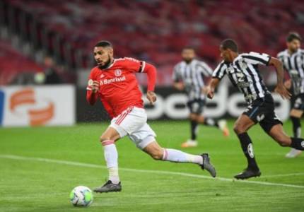 Inter vence Santos e vira vice-líder do Brasileirão