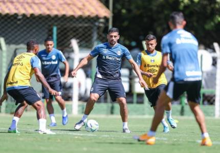 Atletas treinam em Goiânia para duelo diante do Bahia