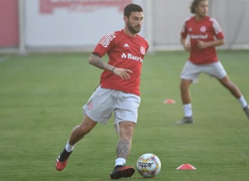 Boschilia rompe ligamento do joelho e está fora da temporada