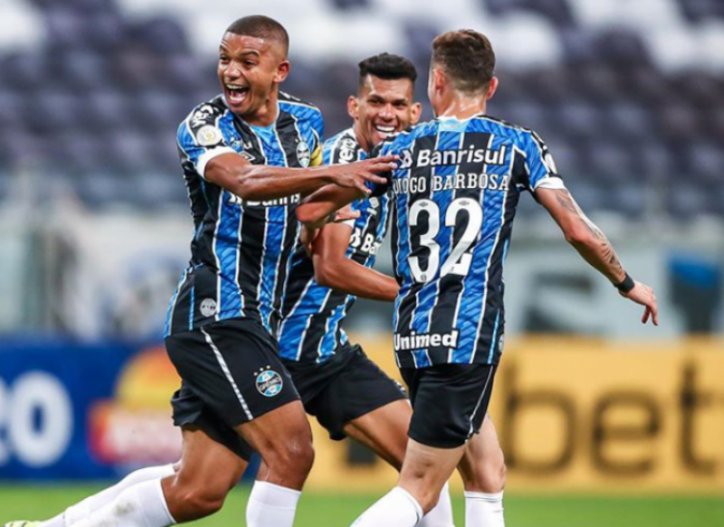 Grêmio engata terceira vitória seguida e sobe na tabela
